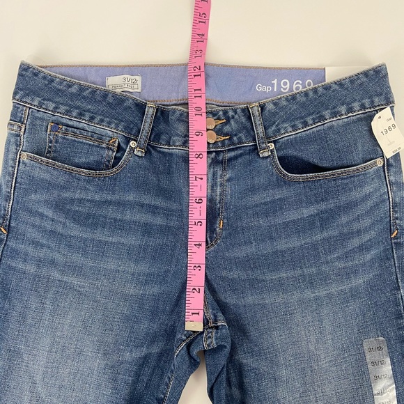 Gap 1969 NWT Boot Cut Mid-Rise Jeans. Size 31/12r - Picture 4 of 8